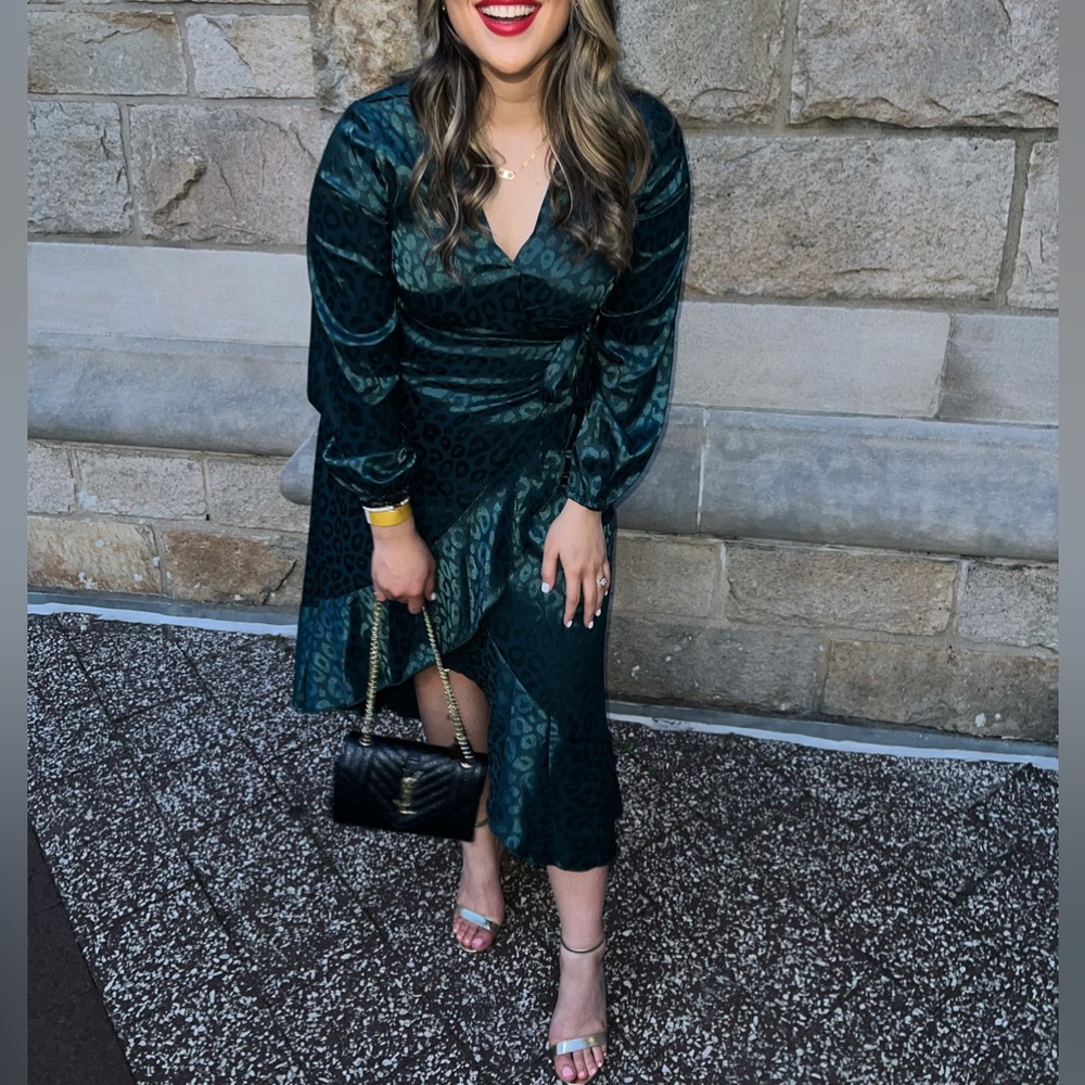 GREEN DRESS - Picture 4 of 4
